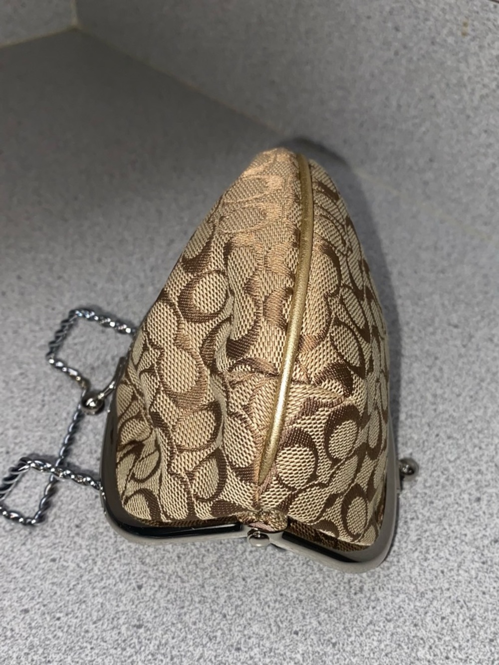 Coach Vintage Brown/Tan Kisslock Coin Purse Signature C Clasp Closure NWOT - Picture 9 of 13